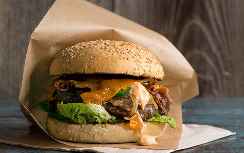 برگر خانگی لذیذتر از فست فود؛ ۷ مدل امتحان‌شده