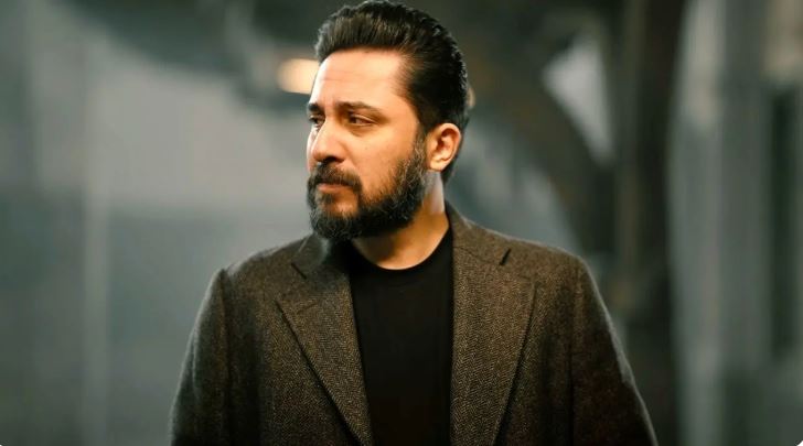 بیوگرافی روزبه بمانی؛ زندگی شخصی، مسیر هنری و عکس‌های او و همسرش