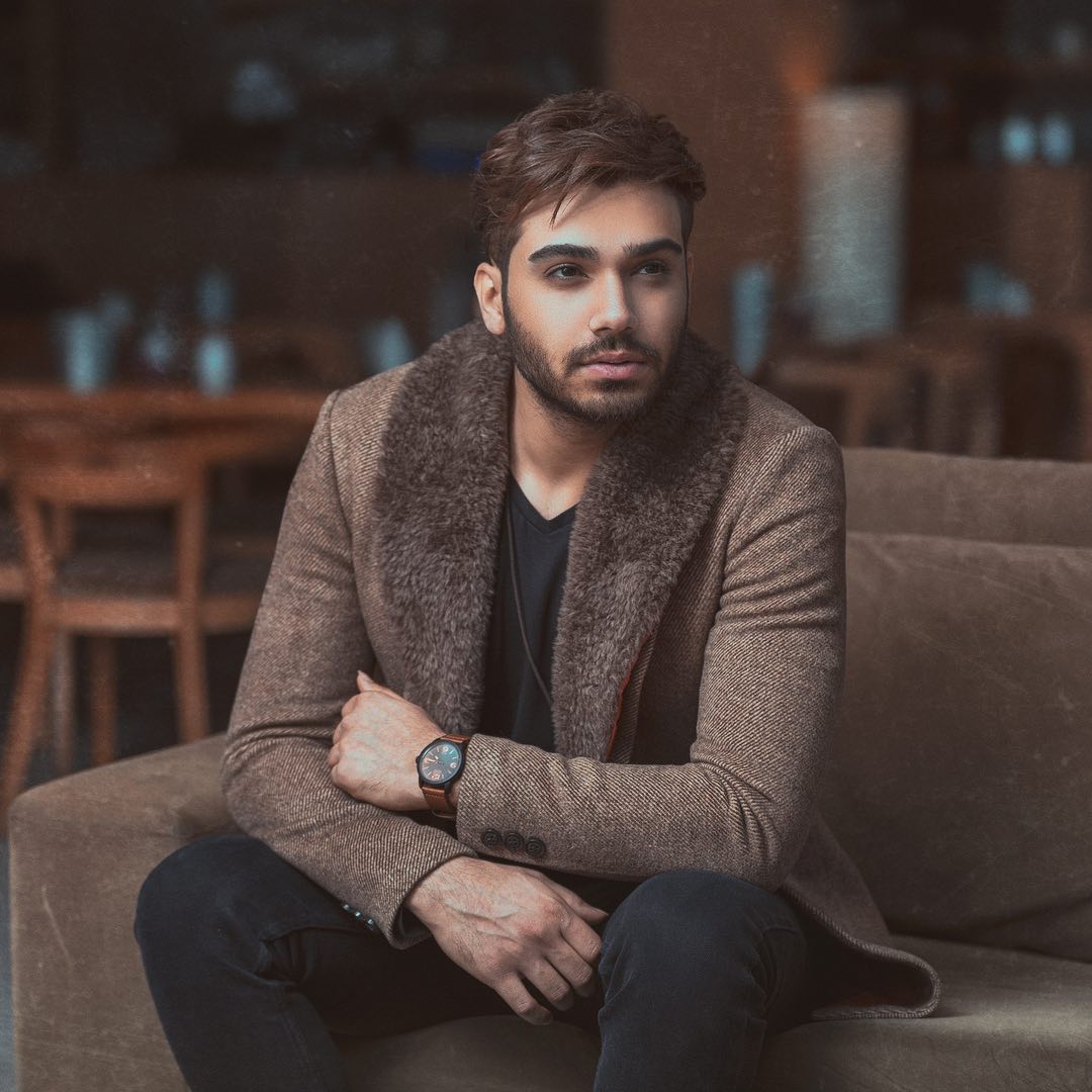 بیوگرافی سینا درخشنده؛ از زندگی شخصی تا ماجرای ازدواج و عکسها بیوگرافی سینا درخشنده؛ از زندگی شخصی تا ماجرای ازدواج و عکسها