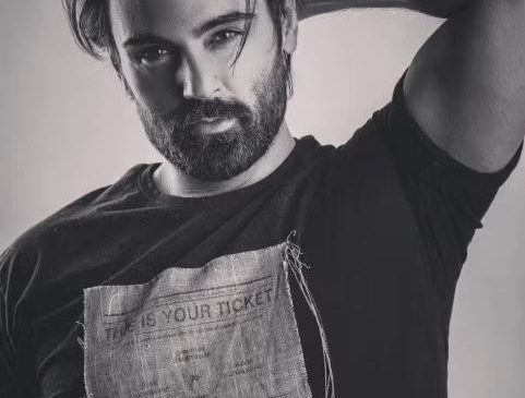 یوگرافی سهراب پاکزاد: از آغاز فعالیت هنری تا کنسرت‌ها و زندگی شخصی