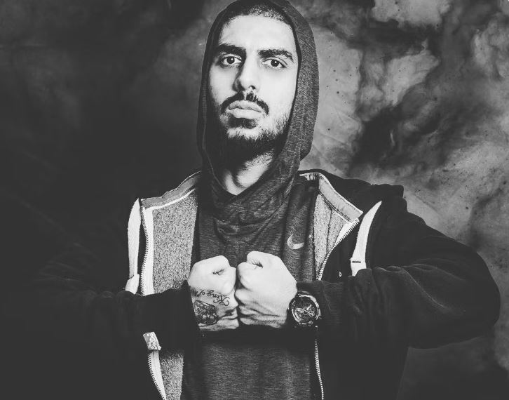 رضا پیشرو از نگاه نزدیک: هنر، اختلافات و داستان ازدواج رضا پیشرو از نگاه نزدیک: هنر، اختلافات و داستان ازدواج